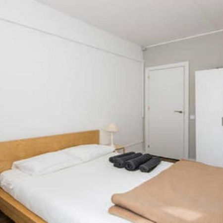 Sagarda Familia Private Sunny Room Barcellona Esterno foto